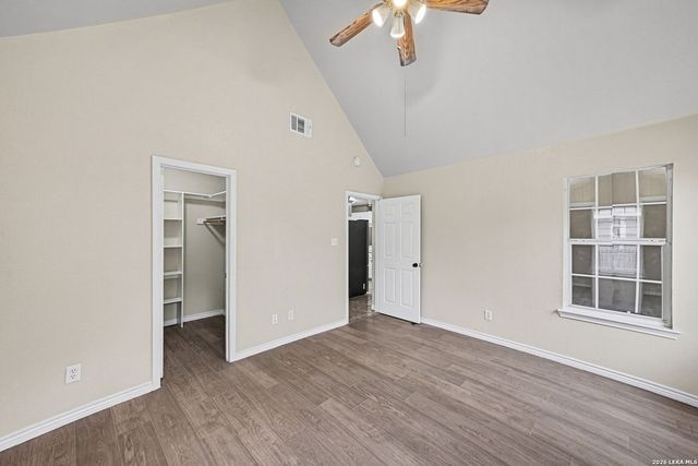 1114 Iris Crescent, Floresville, TX 78114