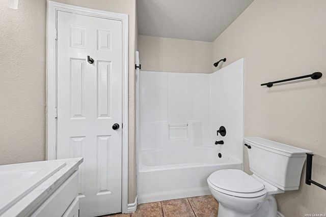 1114 Iris Crescent, Floresville, TX 78114