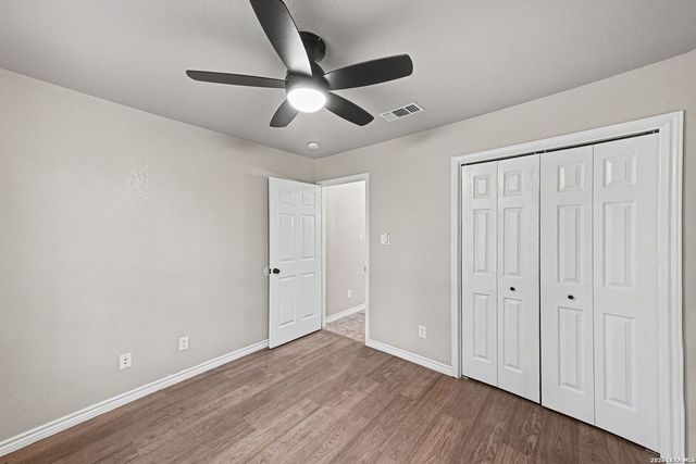 1114 Iris Crescent, Floresville, TX 78114