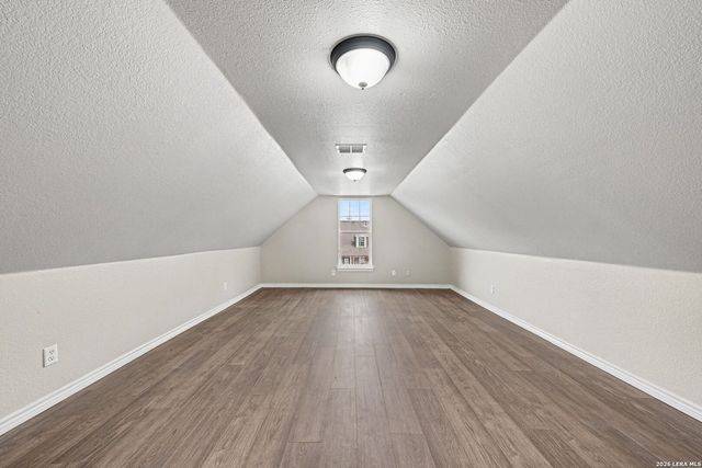 1114 Iris Crescent, Floresville, TX 78114