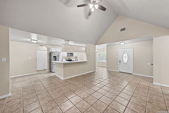 1114 Iris Crescent, Floresville, TX 78114