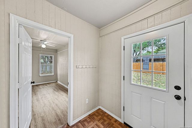 1114 Iris Crescent, Floresville, TX 78114