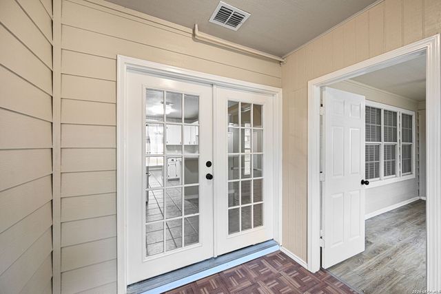 1114 Iris Crescent, Floresville, TX 78114