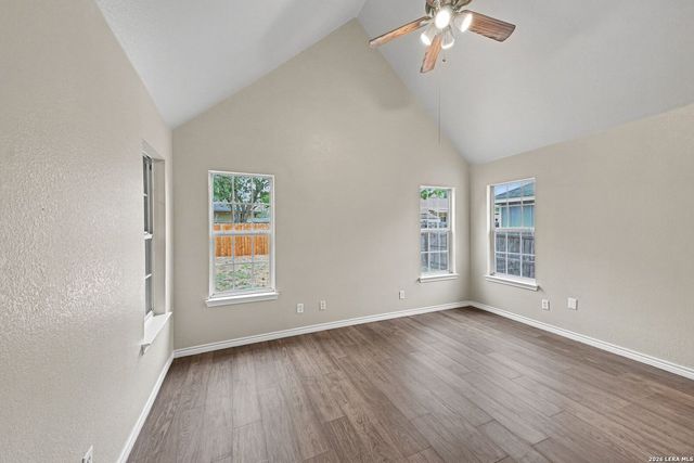 1114 Iris Crescent, Floresville, TX 78114