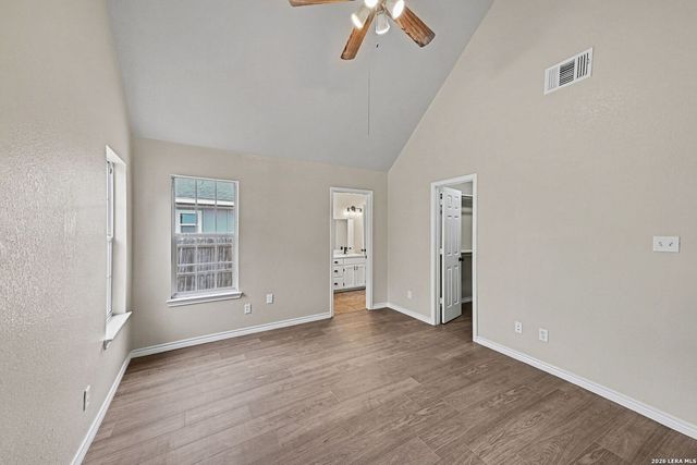 1114 Iris Crescent, Floresville, TX 78114