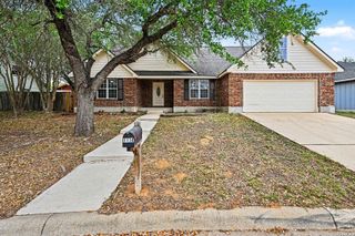 1114 Iris Crescent, Floresville, TX 78114