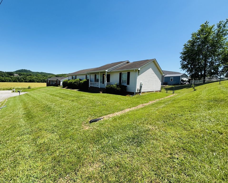 218 Cumberland Cove Dr, Carthage, TN 37030