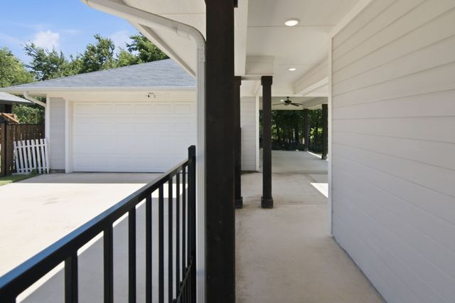608 Joy Court, Burleson, TX 76028