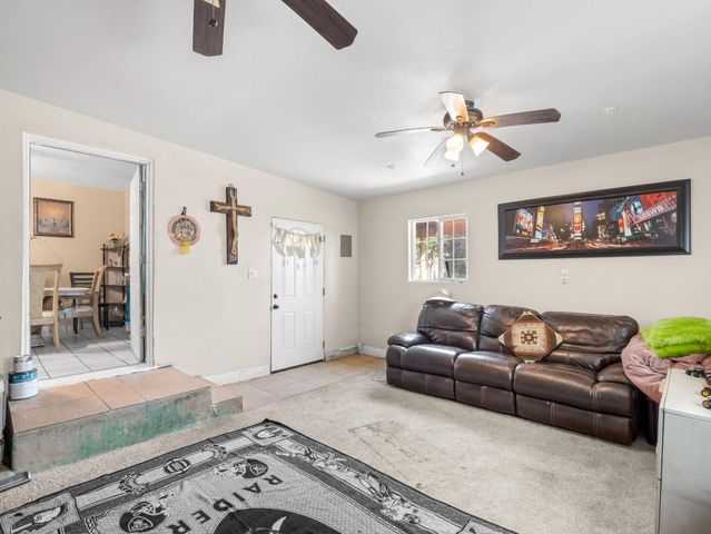 1413 S Whitney Avenue, Fresno, CA 93702