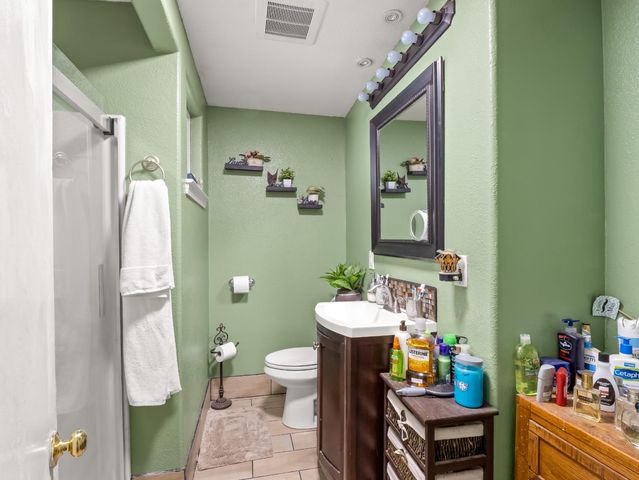 1413 S Whitney Avenue, Fresno, CA 93702