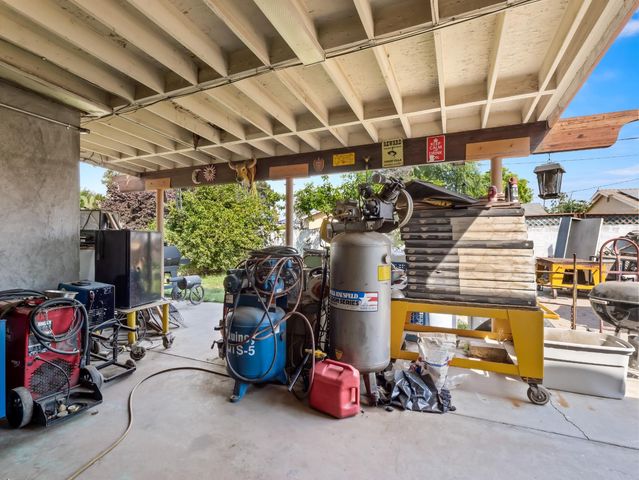 1413 S Whitney Avenue, Fresno, CA 93702