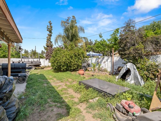 1413 S Whitney Avenue, Fresno, CA 93702