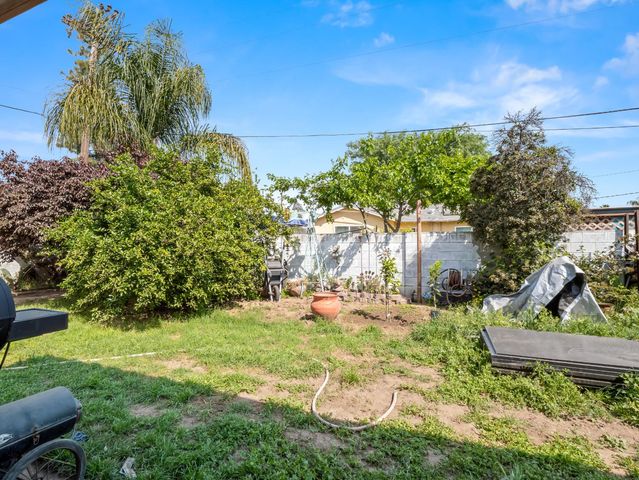 1413 S Whitney Avenue, Fresno, CA 93702