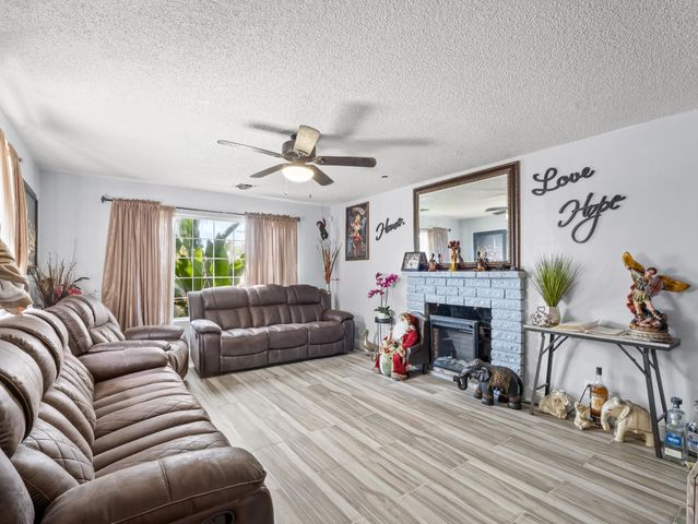 1413 S Whitney Avenue, Fresno, CA 93702