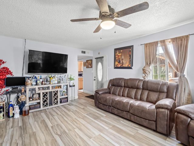 1413 S Whitney Avenue, Fresno, CA 93702