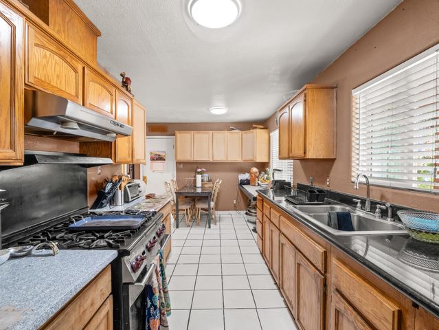 1413 S Whitney Avenue, Fresno, CA 93702