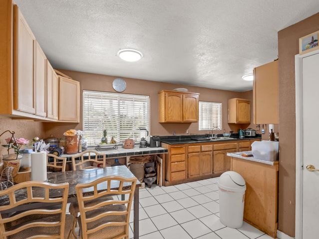 1413 S Whitney Avenue, Fresno, CA 93702