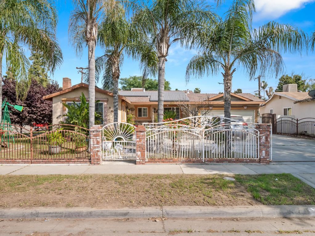1413 S Whitney Avenue, Fresno, CA 93702