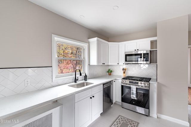 2556 Van Vraken Avenue, Schenectady, NY 12308