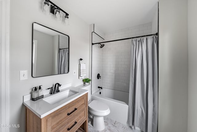 2556 Van Vraken Avenue, Schenectady, NY 12308