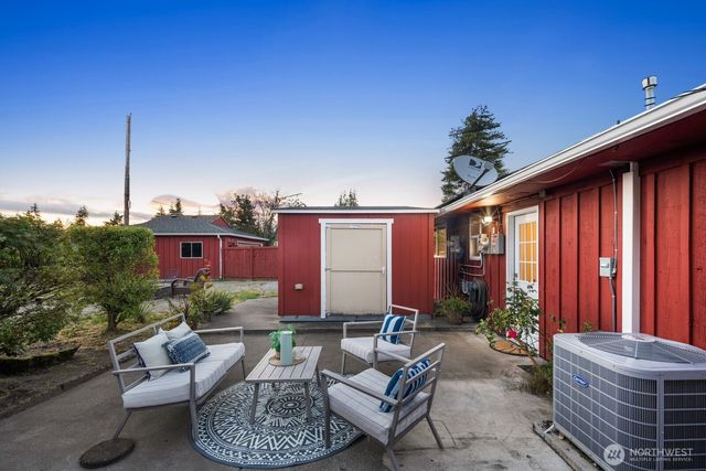10702 Douglas Drive SW, Lakewood, WA 98499