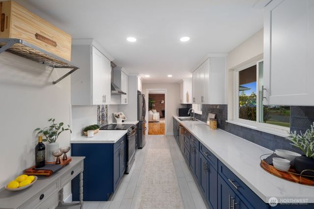 10702 Douglas Drive SW, Lakewood, WA 98499