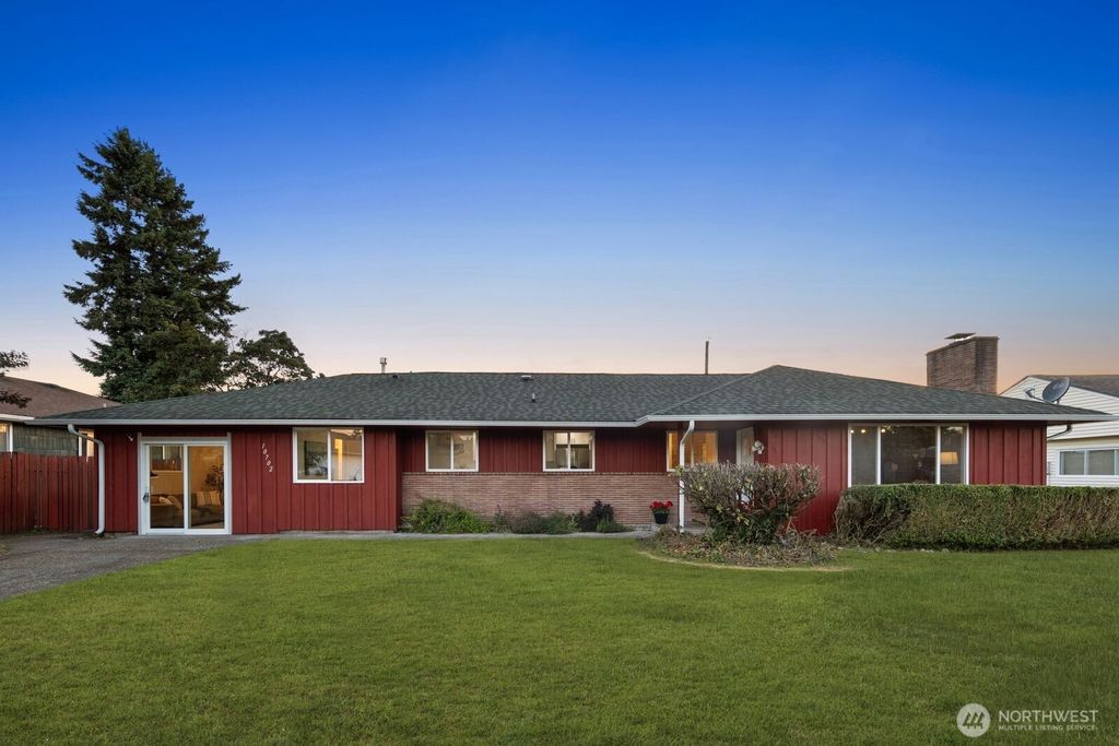 10702 Douglas Drive SW, Lakewood, WA 98499