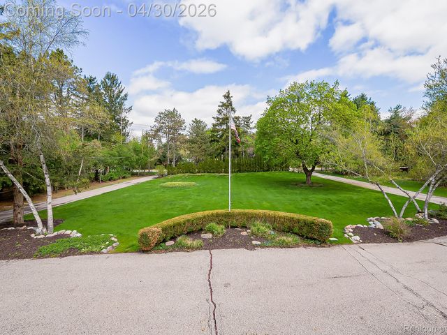2085 Quarton Road, Bloomfield Hills, MI 48301