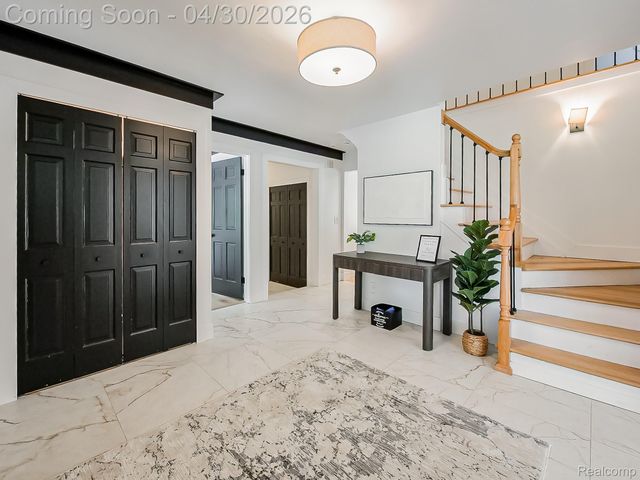 2085 Quarton Road, Bloomfield Hills, MI 48301