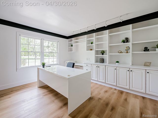 2085 Quarton Road, Bloomfield Hills, MI 48301