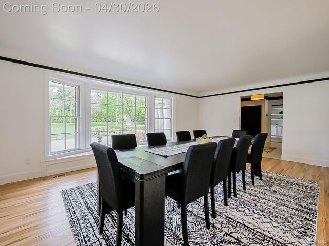 2085 Quarton Road, Bloomfield Hills, MI 48301