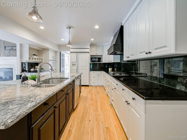 2085 Quarton Road, Bloomfield Hills, MI 48301
