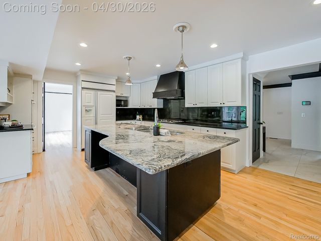 2085 Quarton Road, Bloomfield Hills, MI 48301