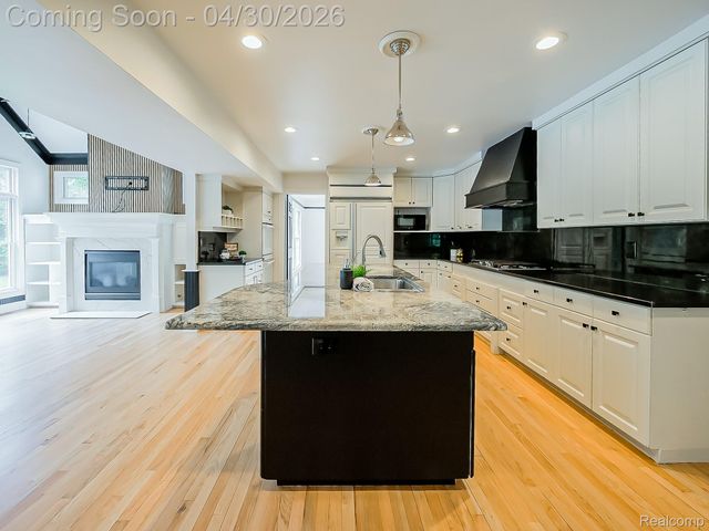 2085 Quarton Road, Bloomfield Hills, MI 48301