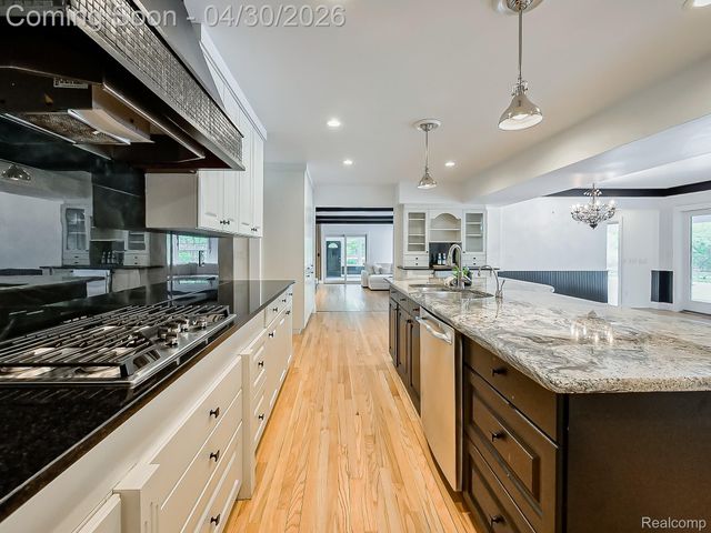 2085 Quarton Road, Bloomfield Hills, MI 48301