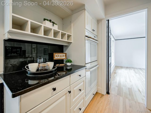 2085 Quarton Road, Bloomfield Hills, MI 48301