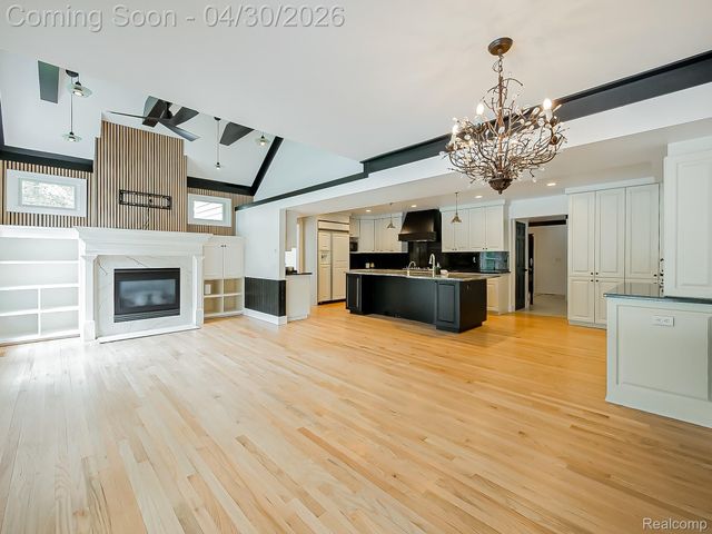 2085 Quarton Road, Bloomfield Hills, MI 48301