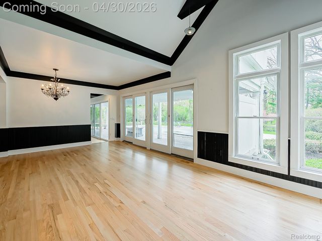 2085 Quarton Road, Bloomfield Hills, MI 48301