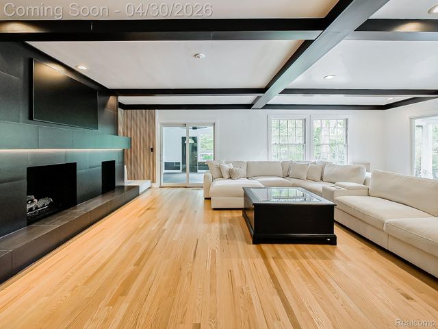 2085 Quarton Road, Bloomfield Hills, MI 48301