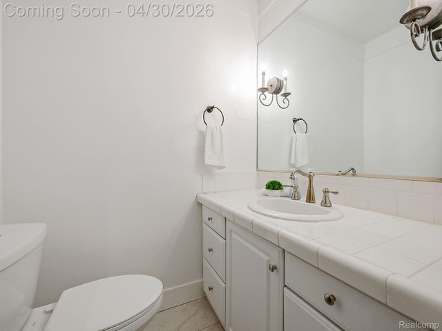 2085 Quarton Road, Bloomfield Hills, MI 48301