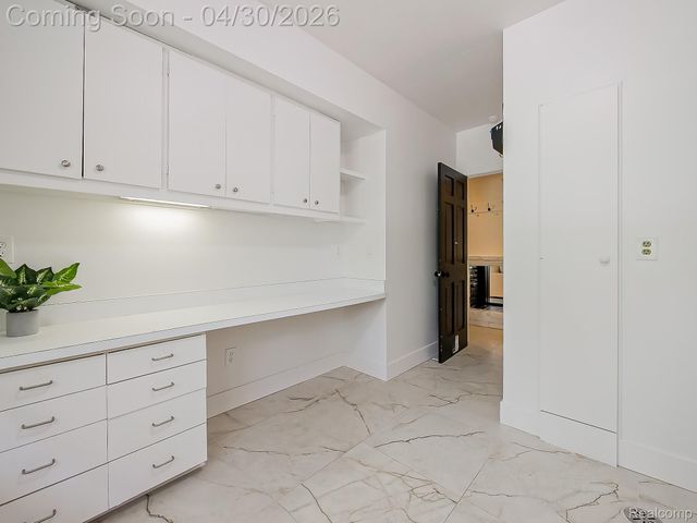 2085 Quarton Road, Bloomfield Hills, MI 48301