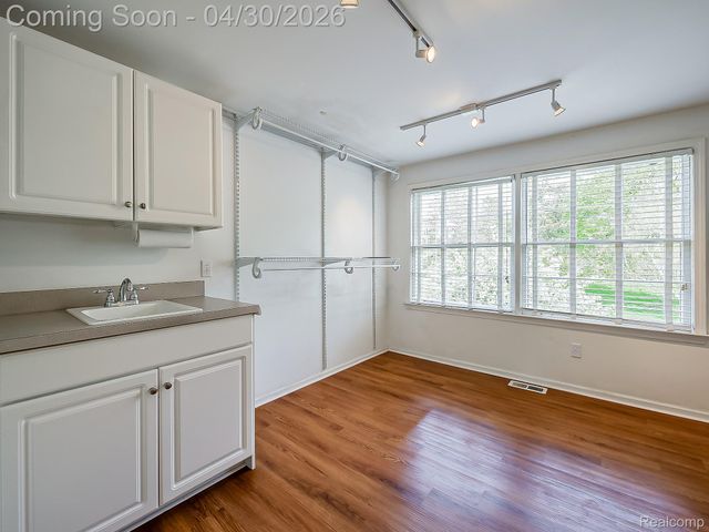2085 Quarton Road, Bloomfield Hills, MI 48301