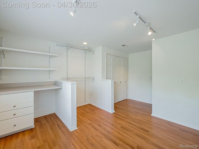 2085 Quarton Road, Bloomfield Hills, MI 48301