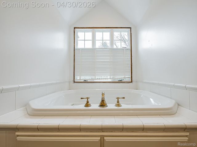 2085 Quarton Road, Bloomfield Hills, MI 48301