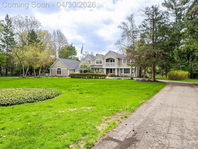 2085 Quarton Road, Bloomfield Hills, MI 48301