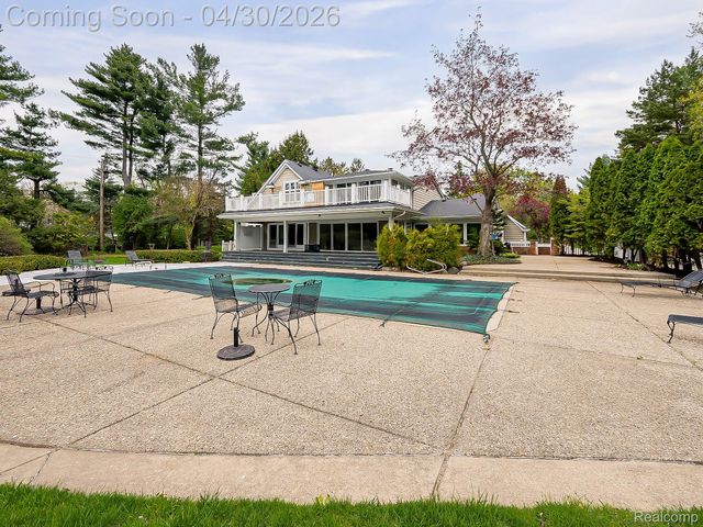 2085 Quarton Road, Bloomfield Hills, MI 48301
