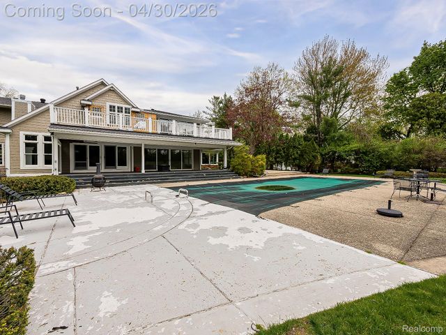 2085 Quarton Road, Bloomfield Hills, MI 48301