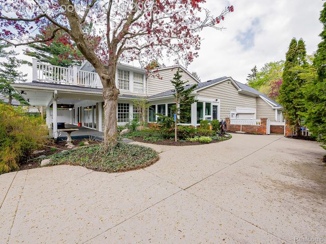 2085 Quarton Road, Bloomfield Hills, MI 48301