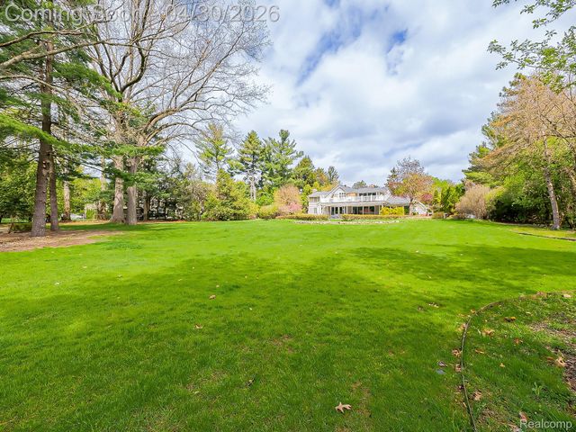 2085 Quarton Road, Bloomfield Hills, MI 48301