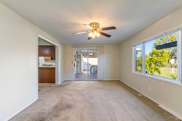 119 Carlsbad Cir, Vacaville, CA 95687